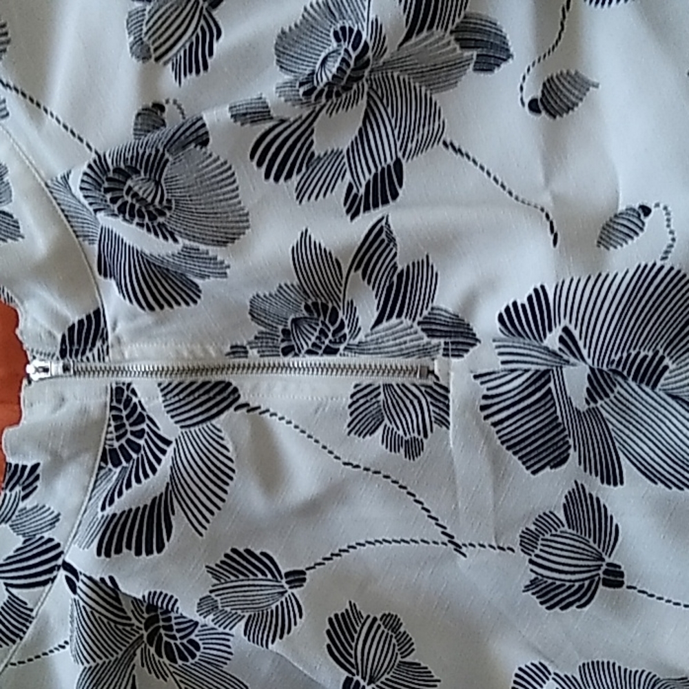 ANGL - Picture 4 of 4